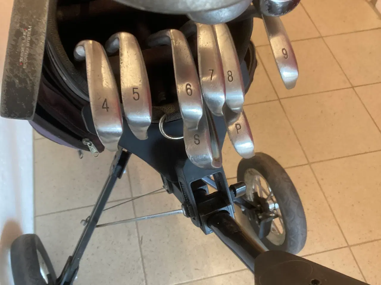 Billede 1 - Golfsæt med. vogn, BB, Køll. jern mm.