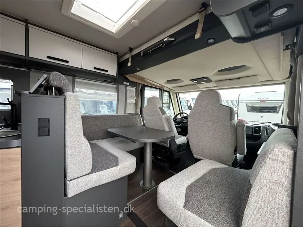 Billede 12 - 2026 - Knaus L!VE I 700 MEG Nyhed Knaus L!VE I 700 MEG 2026 med helt nyt interiør - kan ses nu hos Camping-Specialisten