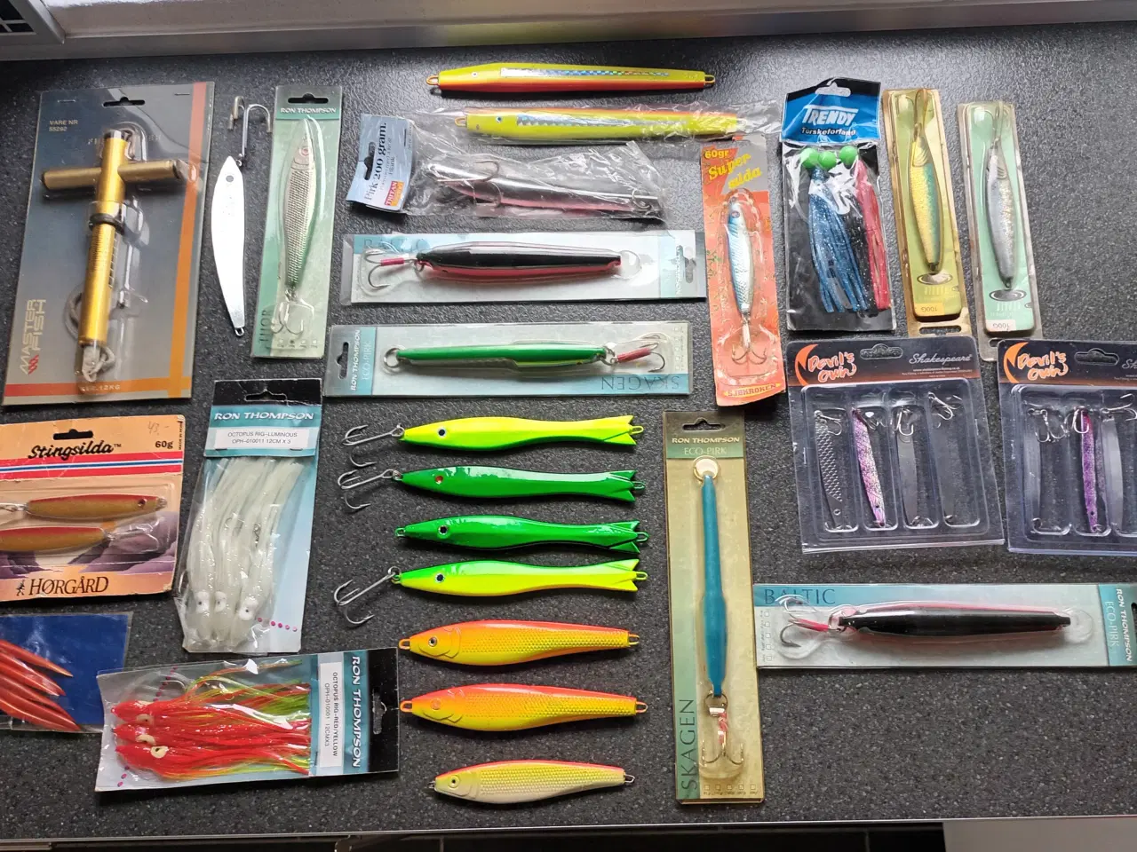 Billede 1 - Fiskegrej mange forskellige pirke + andet.