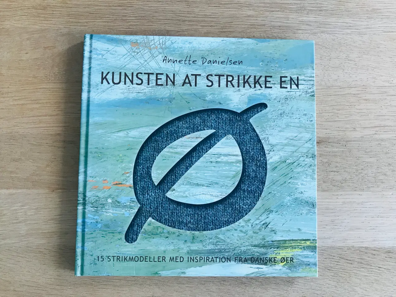 Billede 1 - Kunsten at strikke en Ø - Annette Danielsen