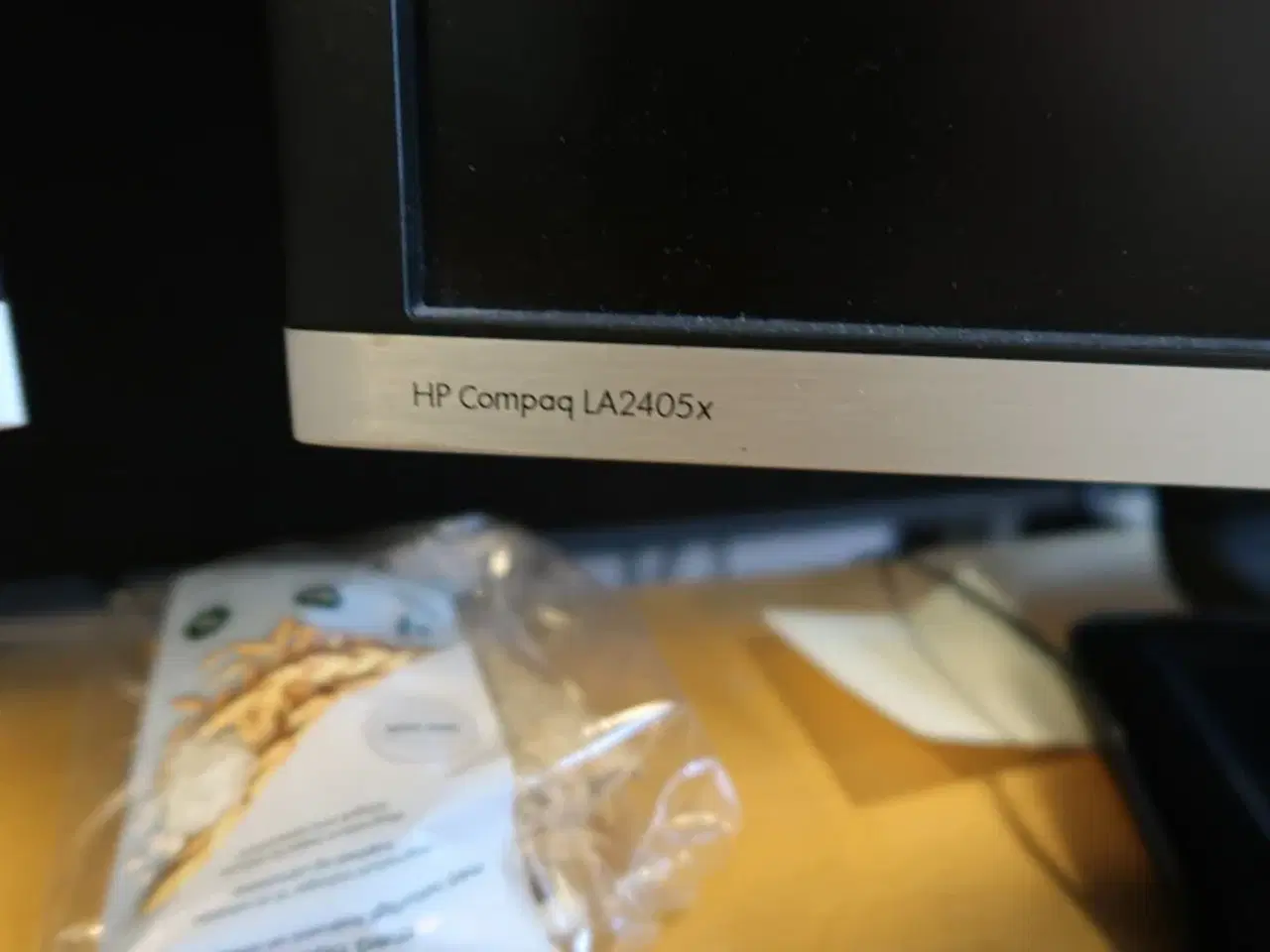 Billede 5 - 2 stk. computerskærme HP Compaq LA2405x med tastatur