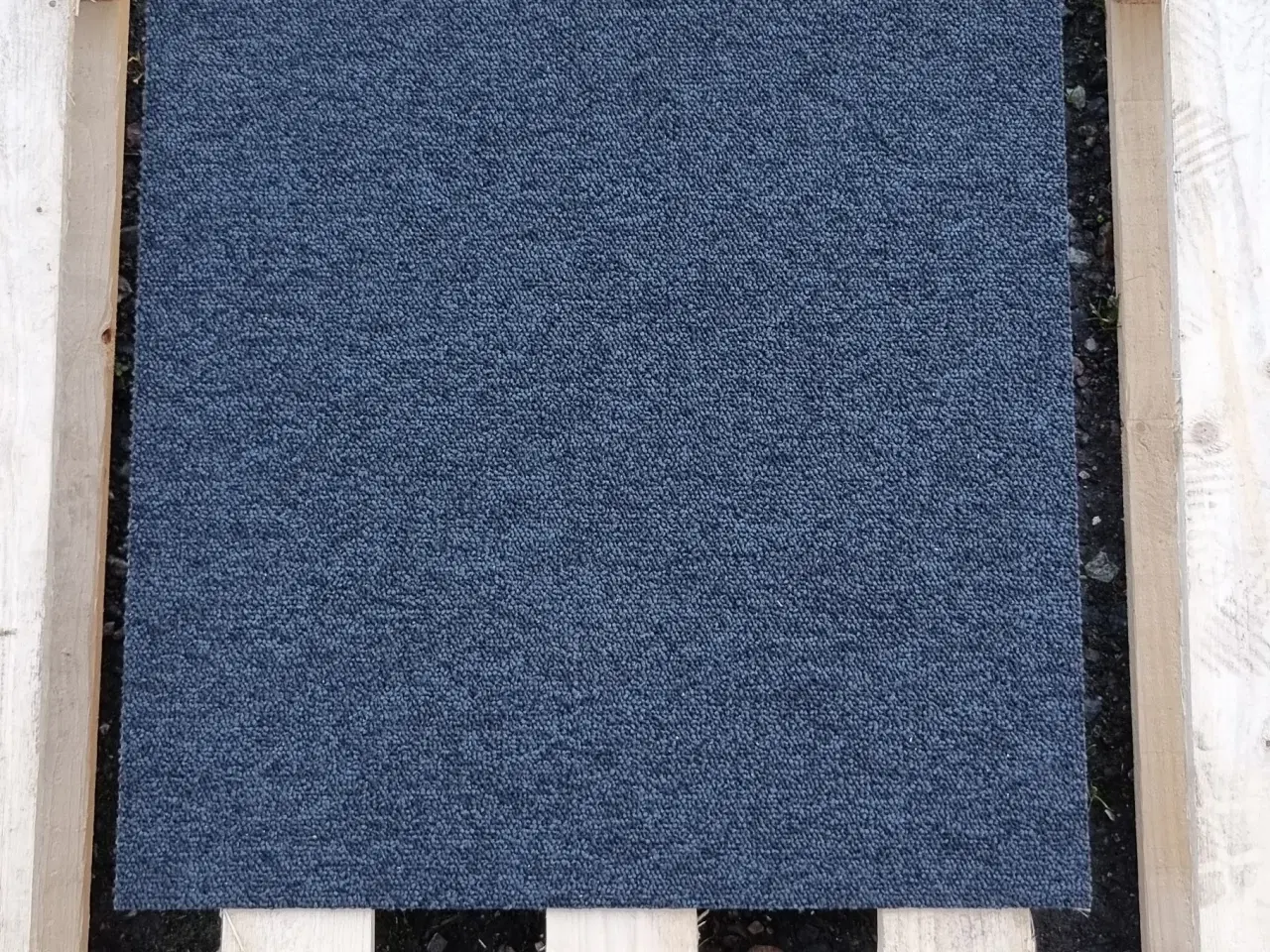 Billede 1 - Tæppefliser sort - 22 m2