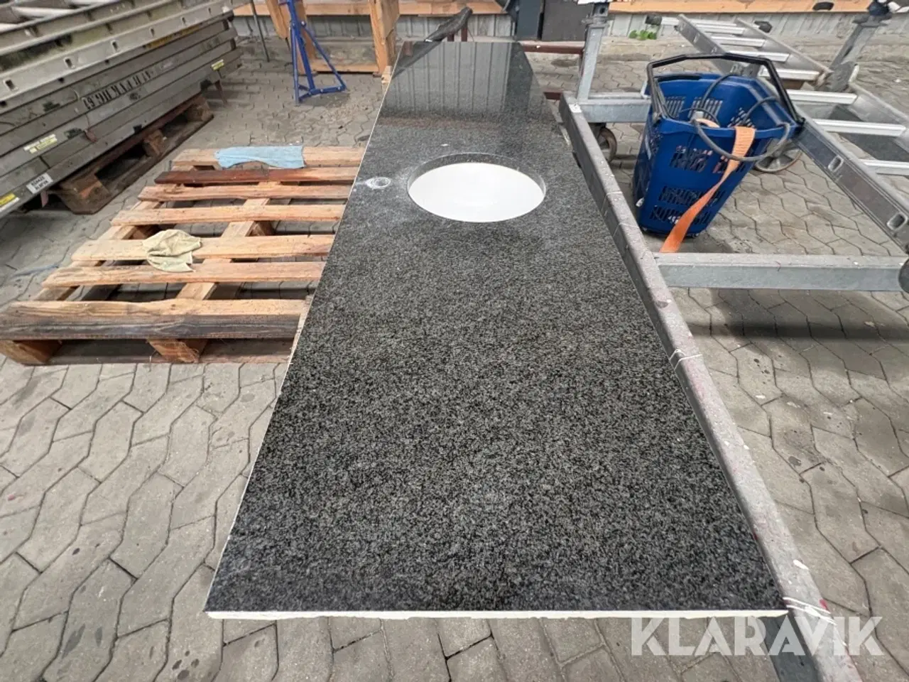 Billede 8 - Granit bordplade med håndvask