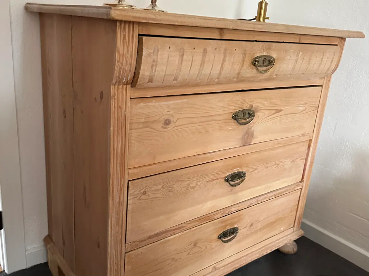 Billede 2 - Kommode med 4 skuffer, højde 87 cm, bredde 91 cm, 