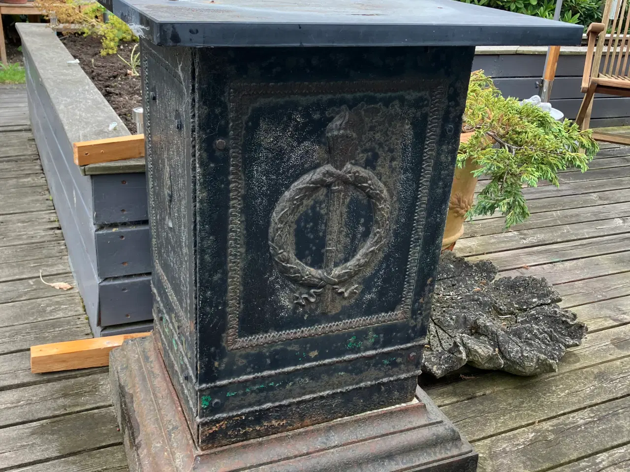 Billede 1 - Jern “monument”