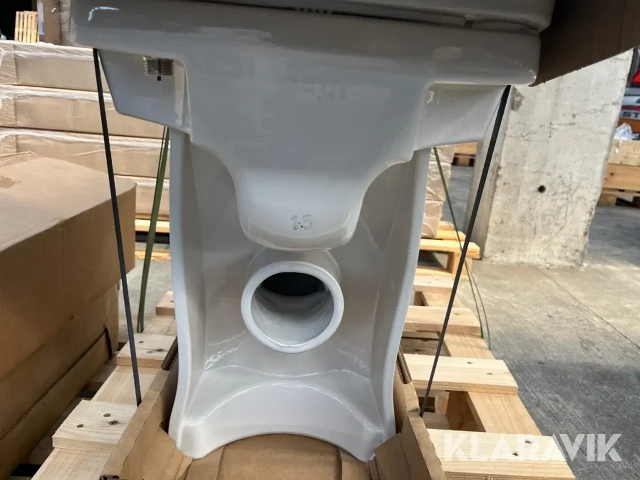 Billede 4 - Gulvstående toilet og to håndvaske