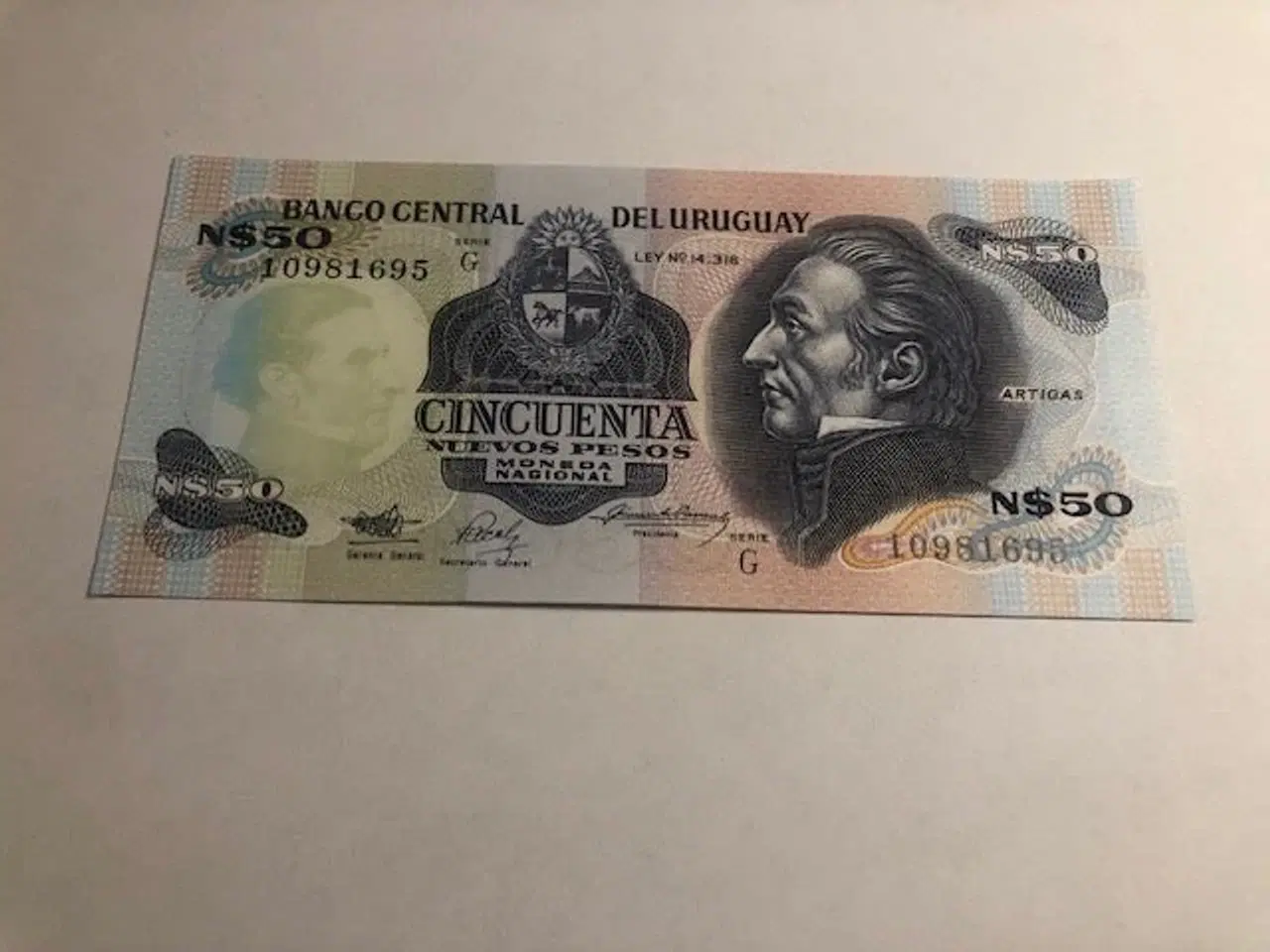 Billede 1 - 50 Nuevos pesos Uruguay