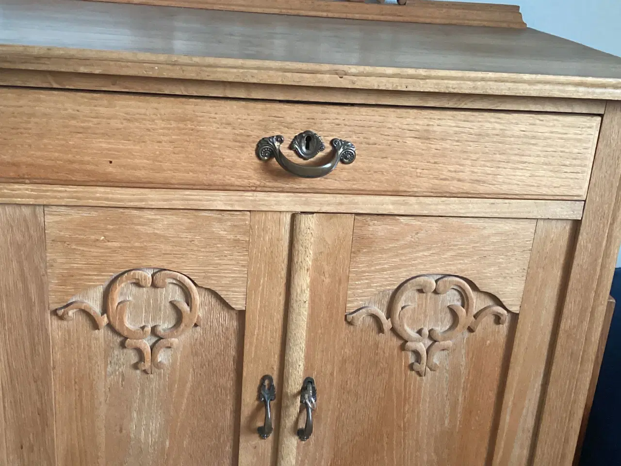 Billede 1 - Ældre kommode