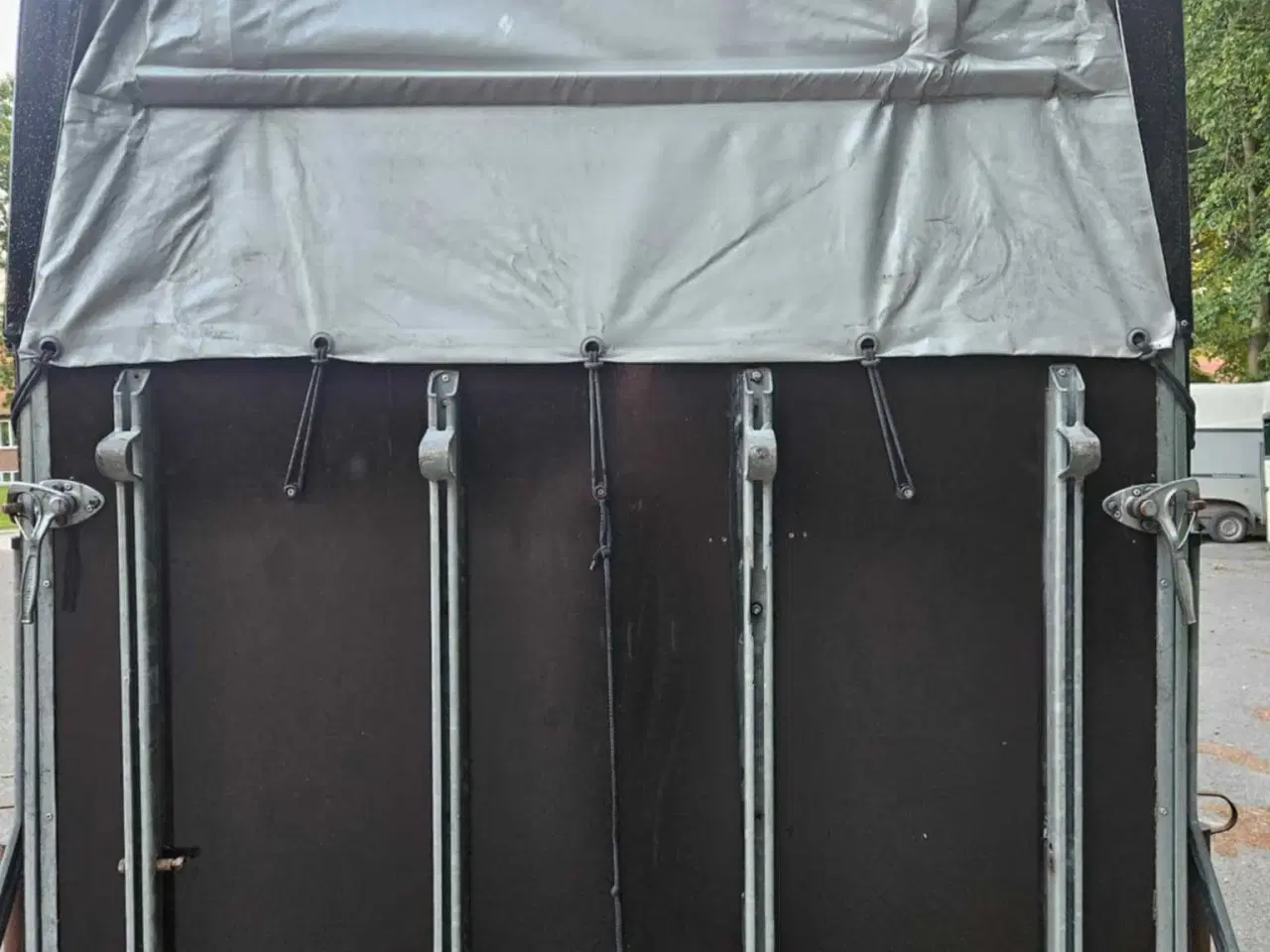 Billede 5 - Nysynet glasfiber hestetrailer med sadelrum