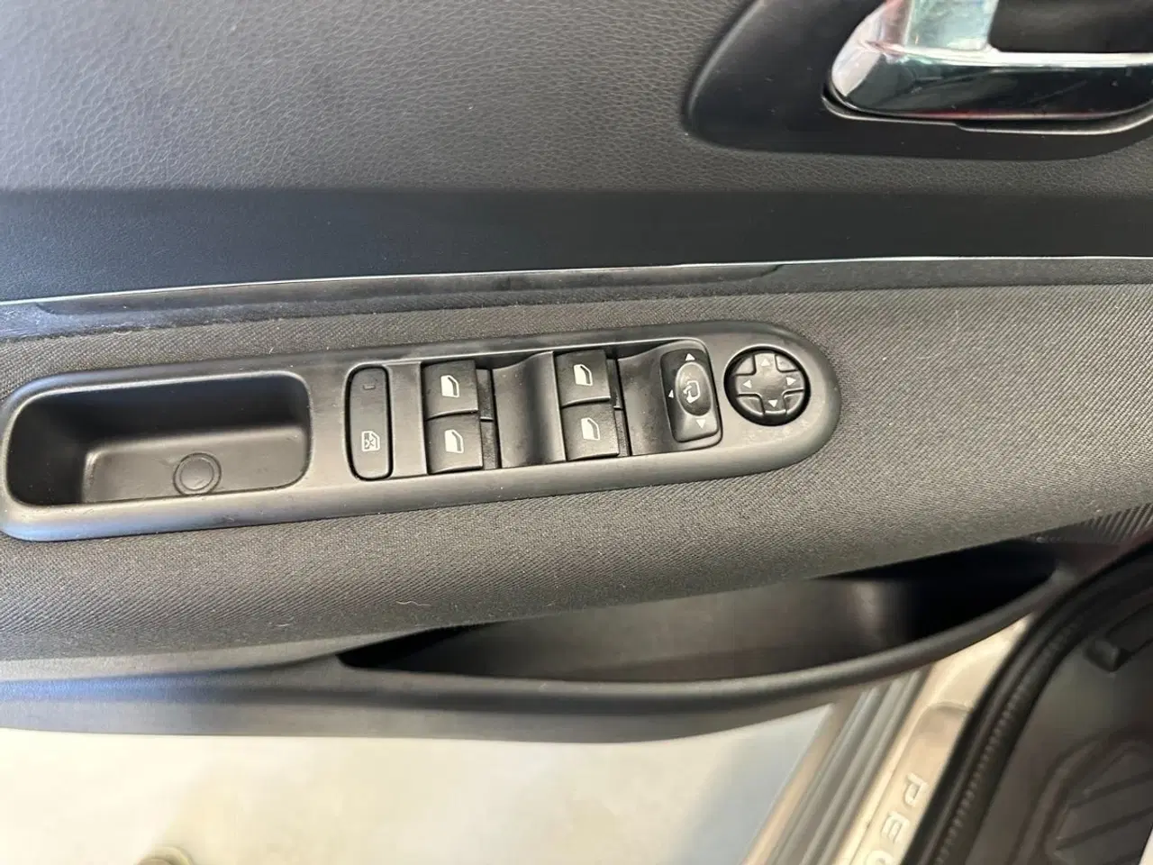 Billede 16 - Peugeot 5008 1,6 BlueHDi 120 Allure 7prs