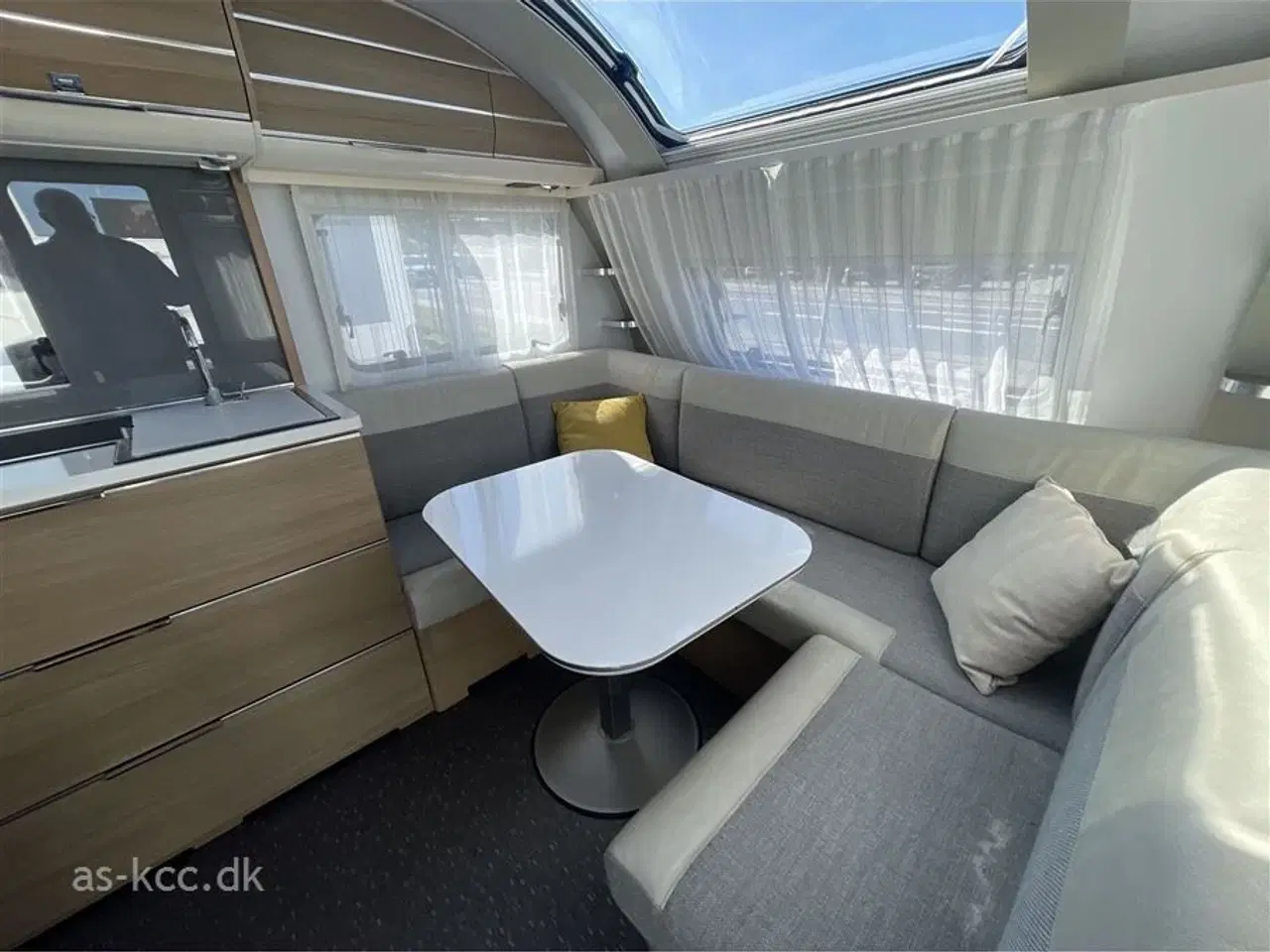 Billede 3 - 2021 - Adria Adora 572 UT   Adria Adora 572 UT årg. 2021 incl, mover, Isabella Sun Shine, cykelstativ 4 sovepladser, 5 siddepladser