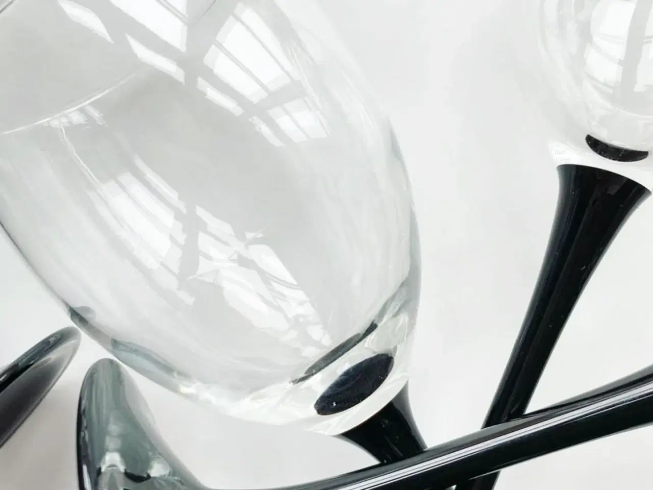 Billede 4 - Luminarc vinglas m sort stilk, 20 cm, pr stk