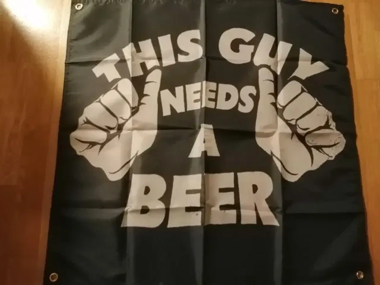 Billede 3 - øl banner som der er i loftet på Engelske barer