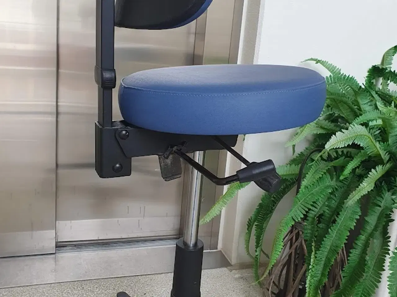 Billede 2 - Behandler - /ergo stol m. rundt sæde