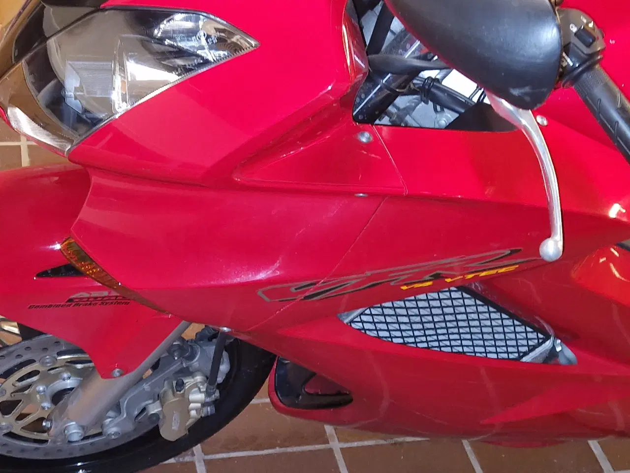 Billede 3 - Honda VFR 800 ABS kun 9800km!!