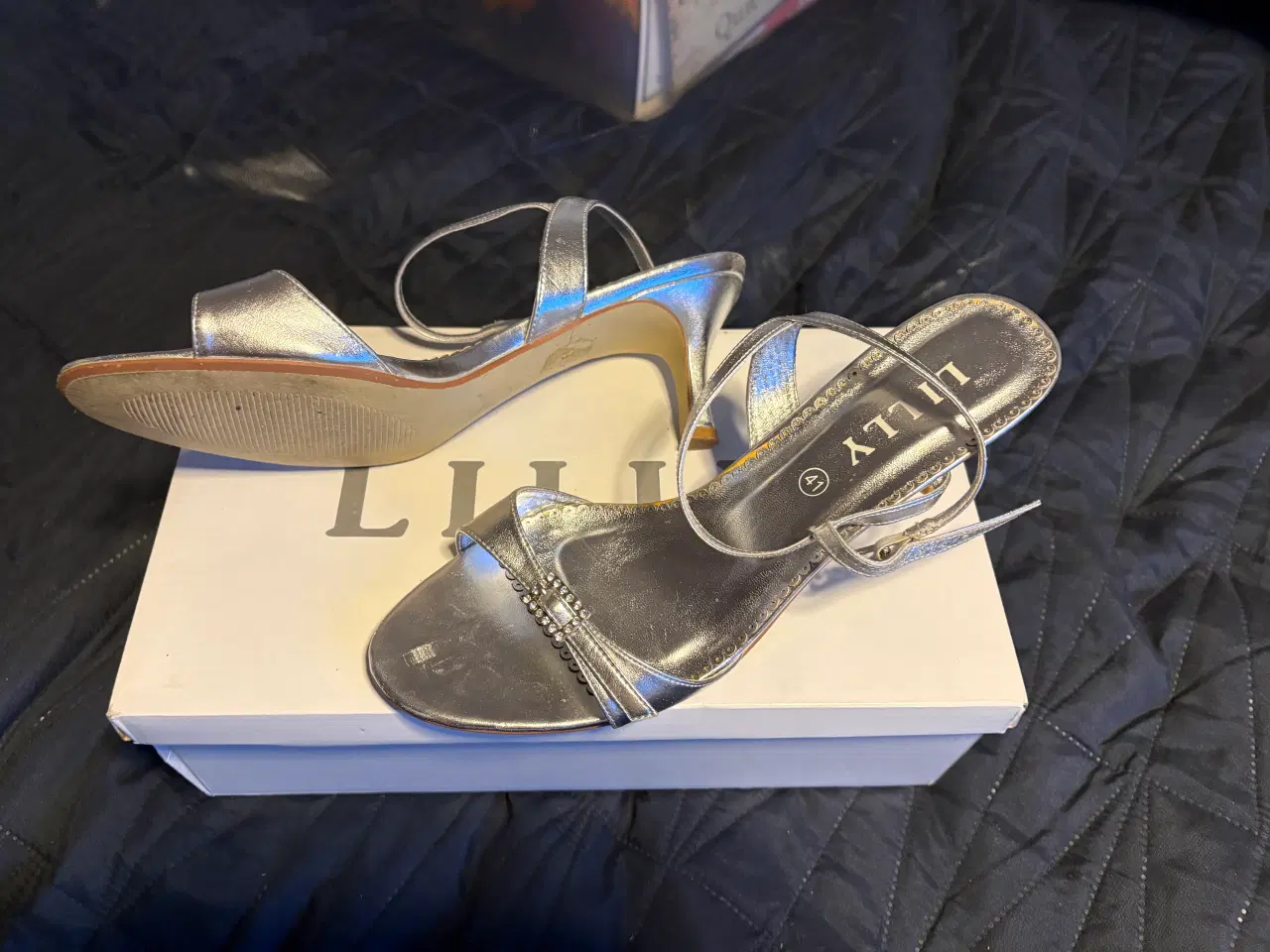 Billede 1 - Lækker Lilly sølvsandal str 41 