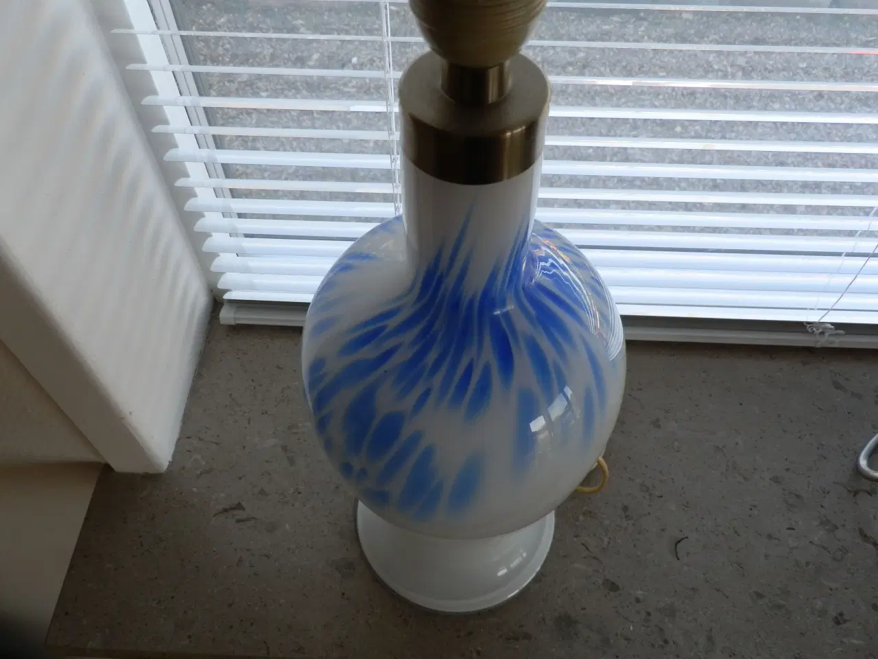 Billede 5 - Stor hvid/blå Royal Copenhagen bordlampe