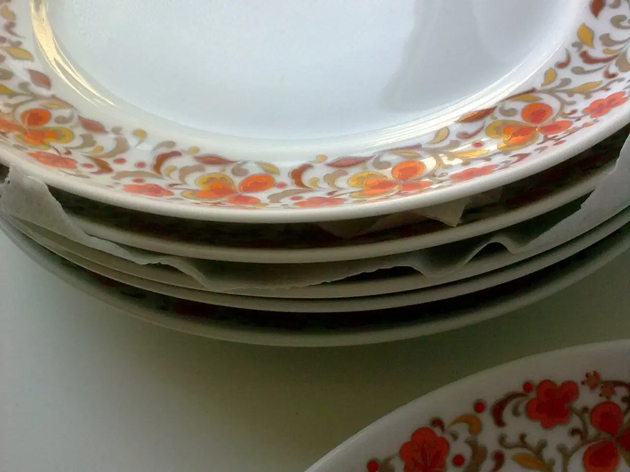 Billede 2 - Orange dekor tallerken 6 T festligt nytår