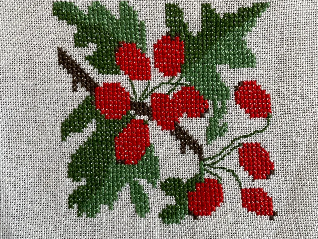 Billede 2 - Mellemlægsservietter broderede 6 stk