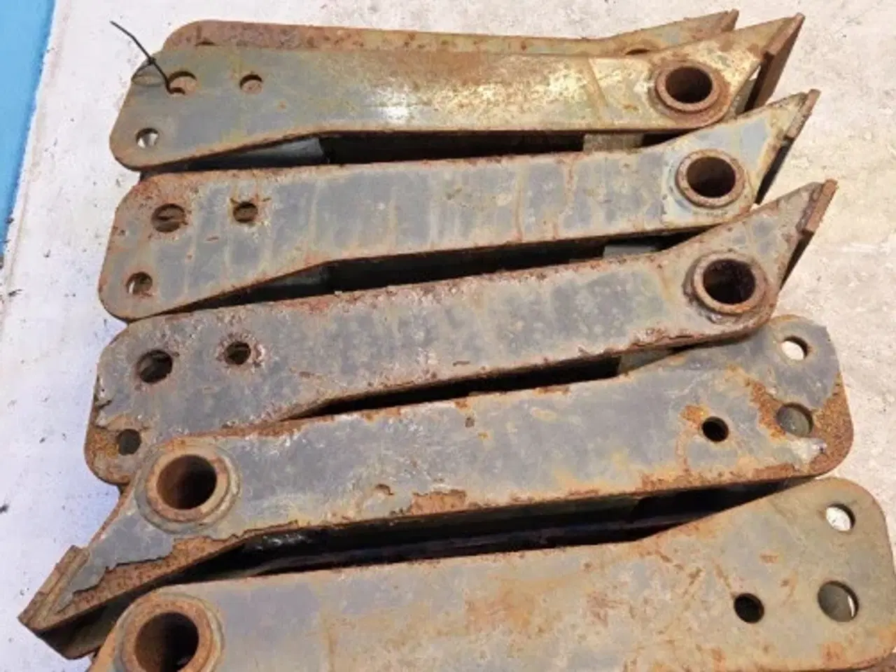 Billede 13 - New Holland B100B Support 87310368  14 Stk