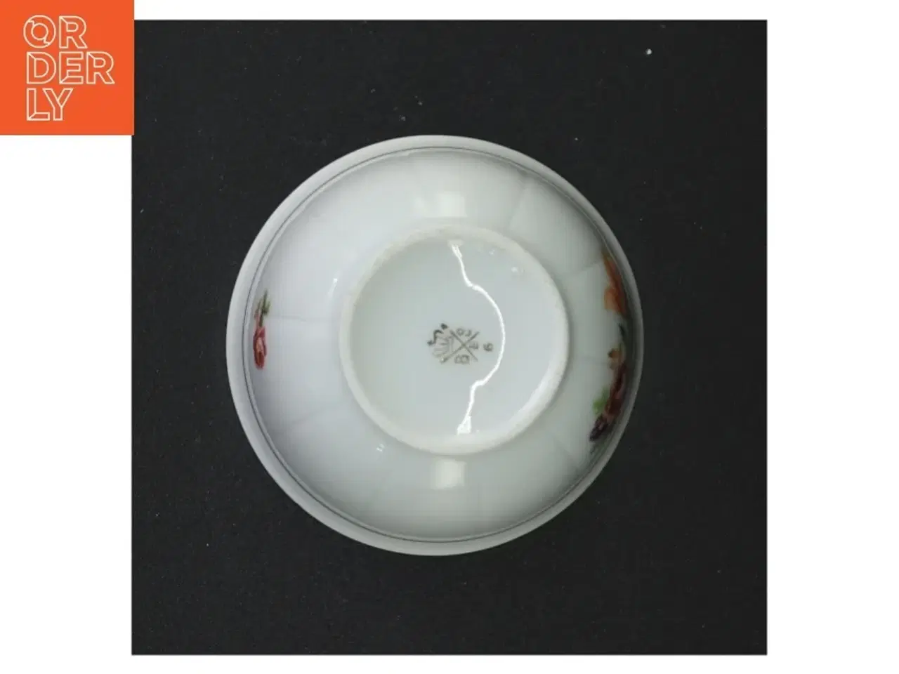Billede 3 - Porcelænsskål med blomstermotiver (str. 10 x 5 cm)