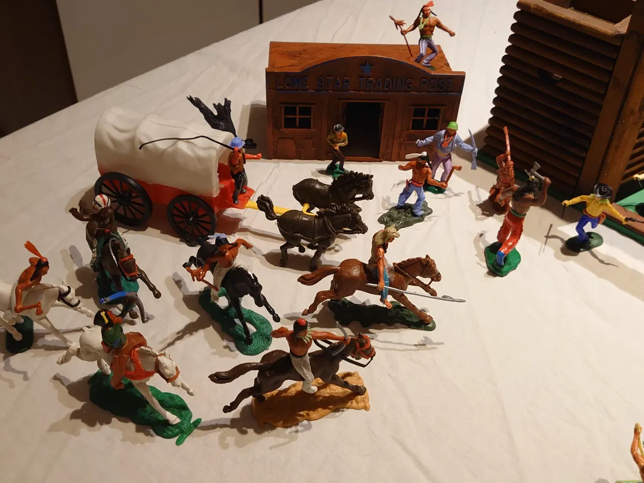 Billede 2 - Fort Øst med 3 Lone Star bygninger og 40 dele.