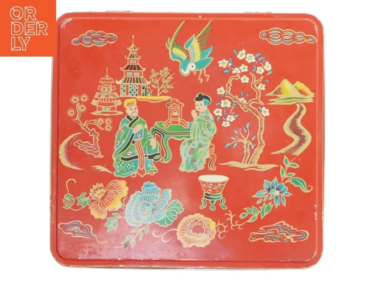 Billede 1 - Rød blikæske med orientalsk motiv (str. 23,5x22 cm)