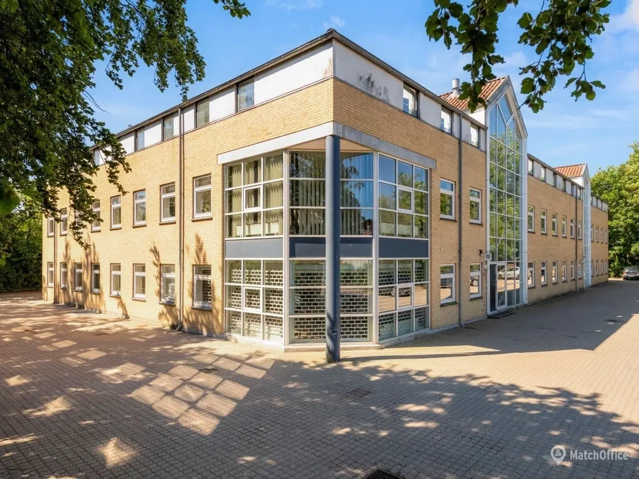 Billede 8 - Lyst og indbydende kontorlokale