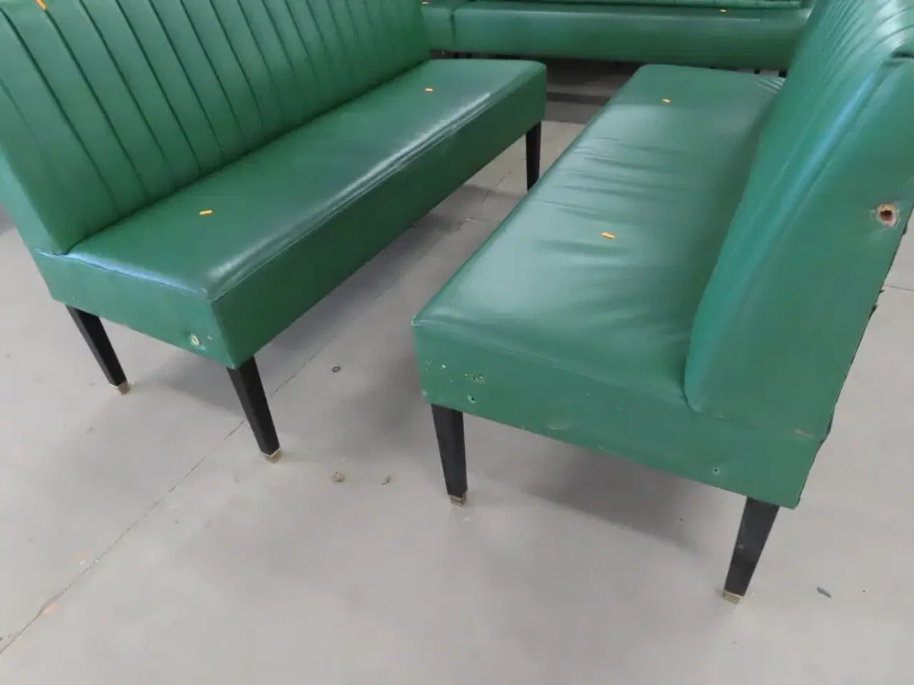 Billede 4 - 2 stk. Spisesofaer i grøn læder