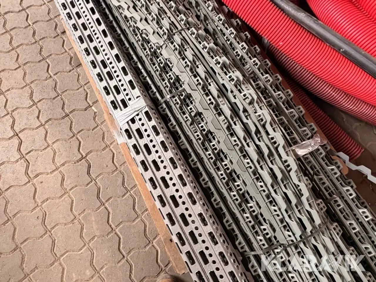 Billede 12 - Diverse betonjutter Sundolitt isoleringsplader gulvvarmeslanger med tilbehør