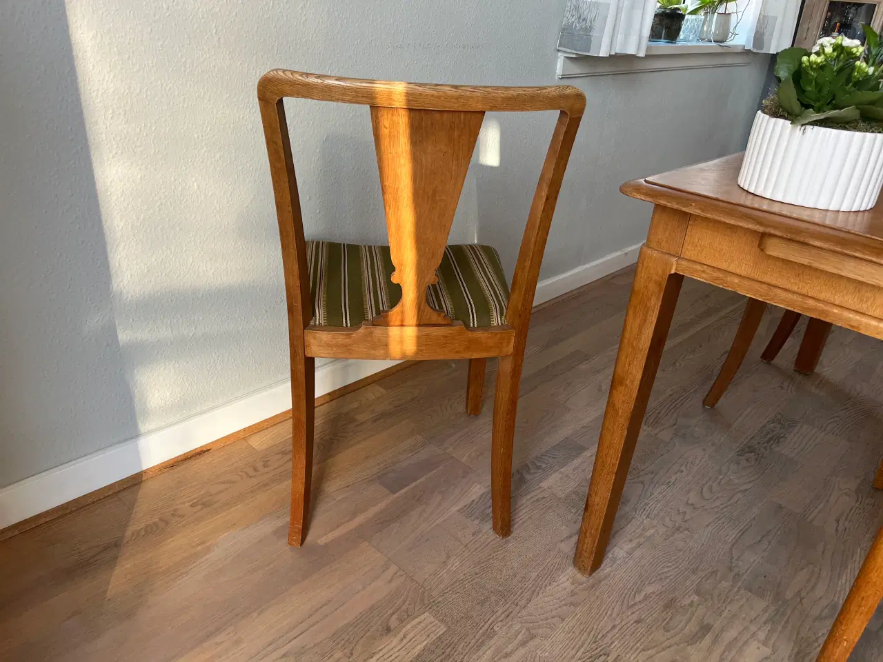 Billede 5 - Spisebord med 6 stole