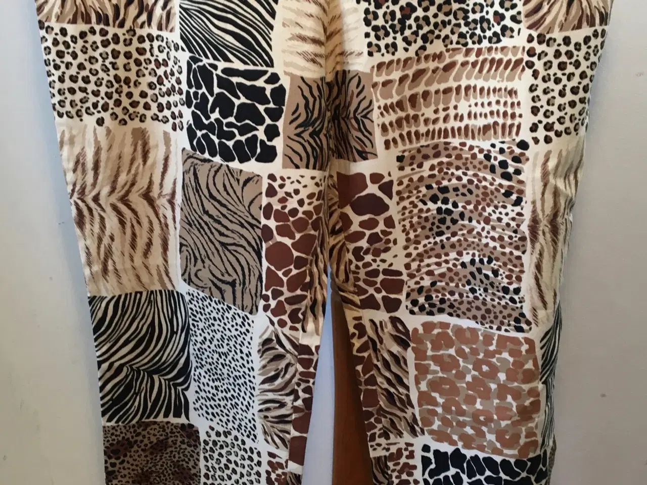 Billede 1 - Moschino, bukser, str 44