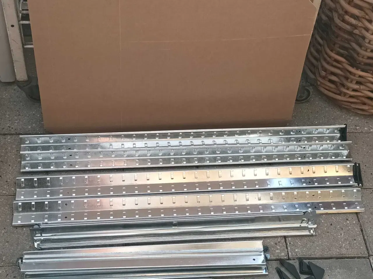 Billede 2 - Hjørnereol i stål