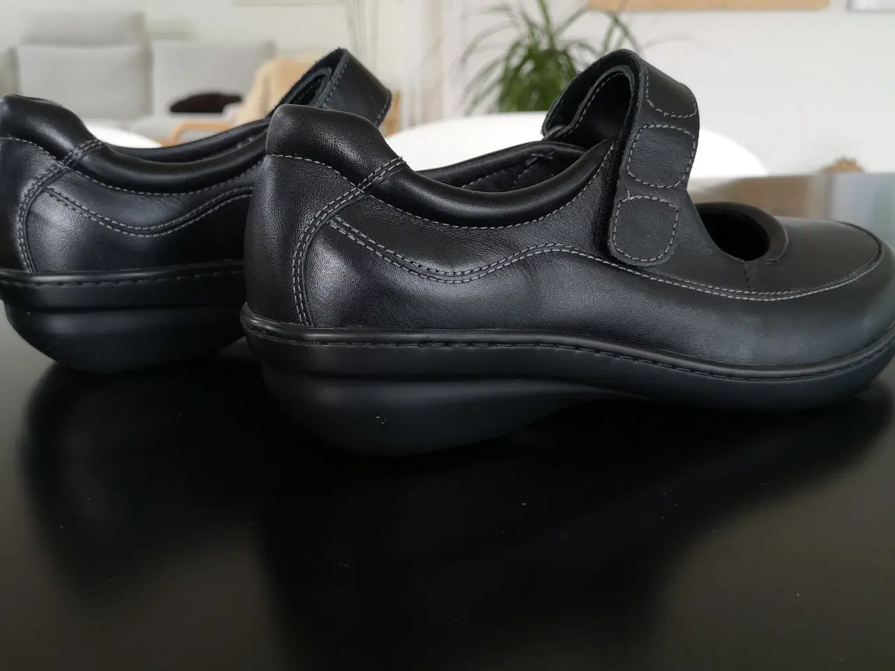 Billede 5 - Nye/ubrugte New Feet damesko i sort læder