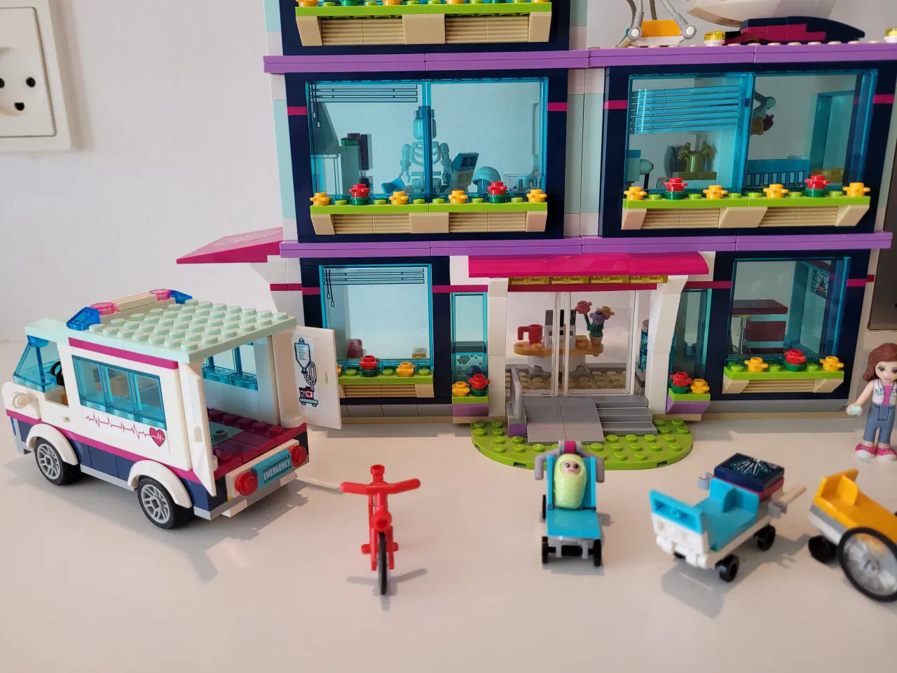 Billede 6 - Lego Friends, 41318 - Heartlake hospital