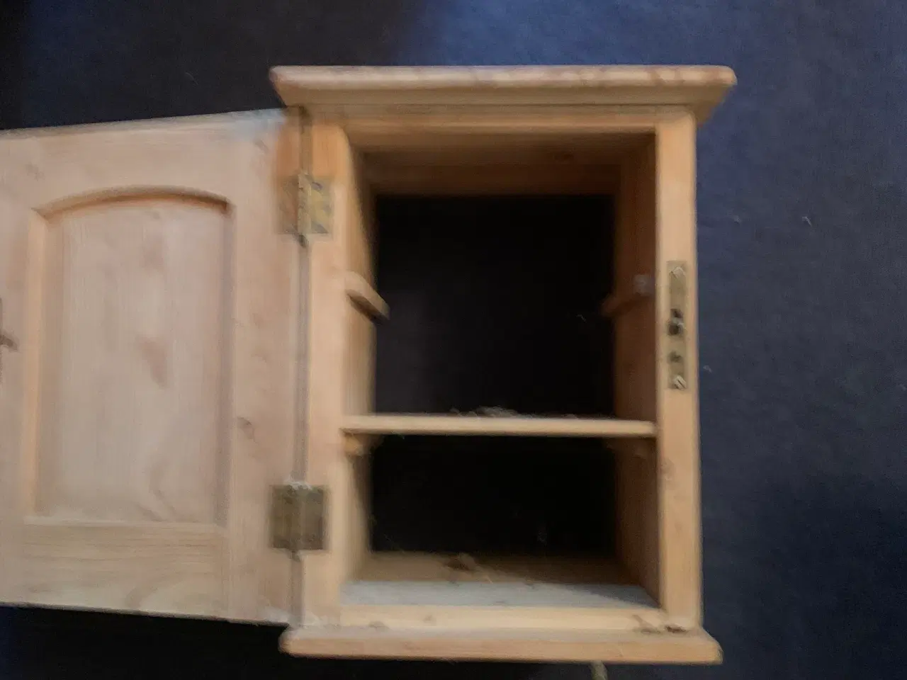 Billede 2 - Fine små væg/senge skabe