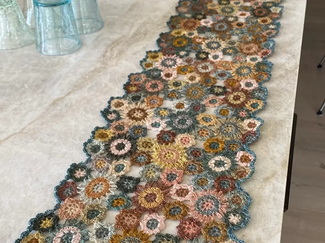 Billede 14 - Strikket Sophie scarf i plantefarvet garn 