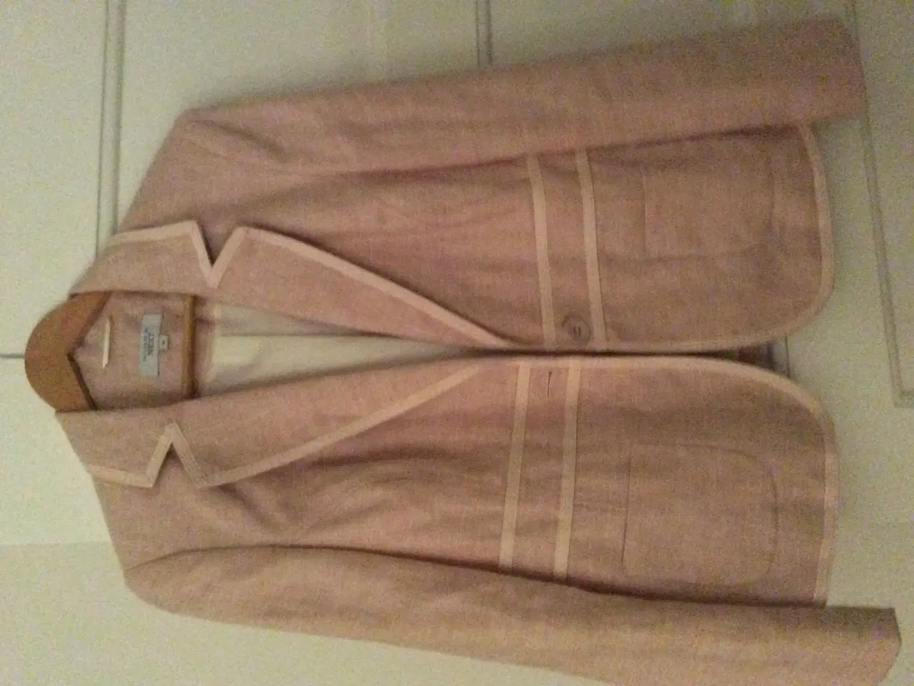 Billede 1 - Smukke lysrød jakke