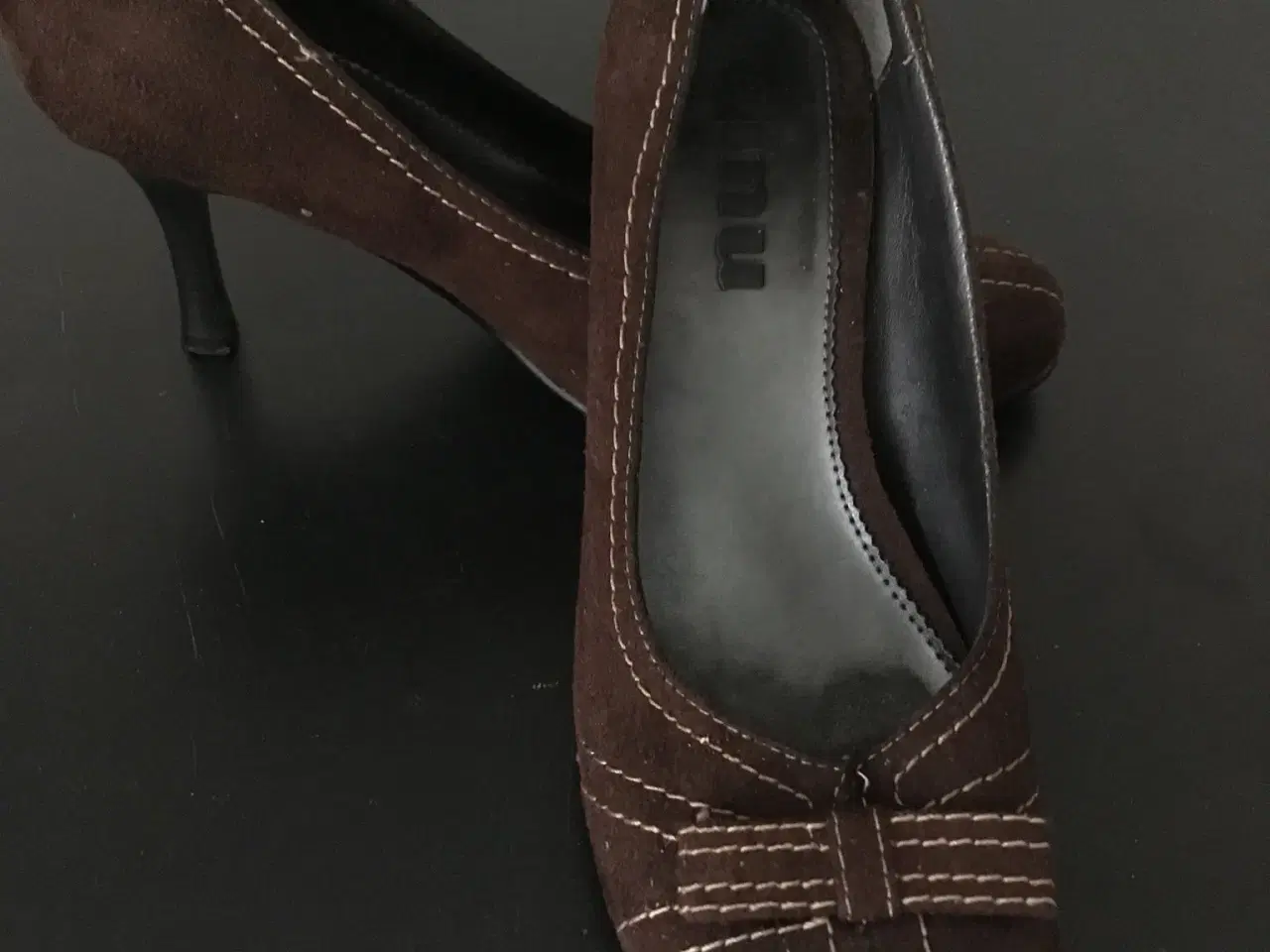 Billede 1 - Pæne brune sko med høje hæle
