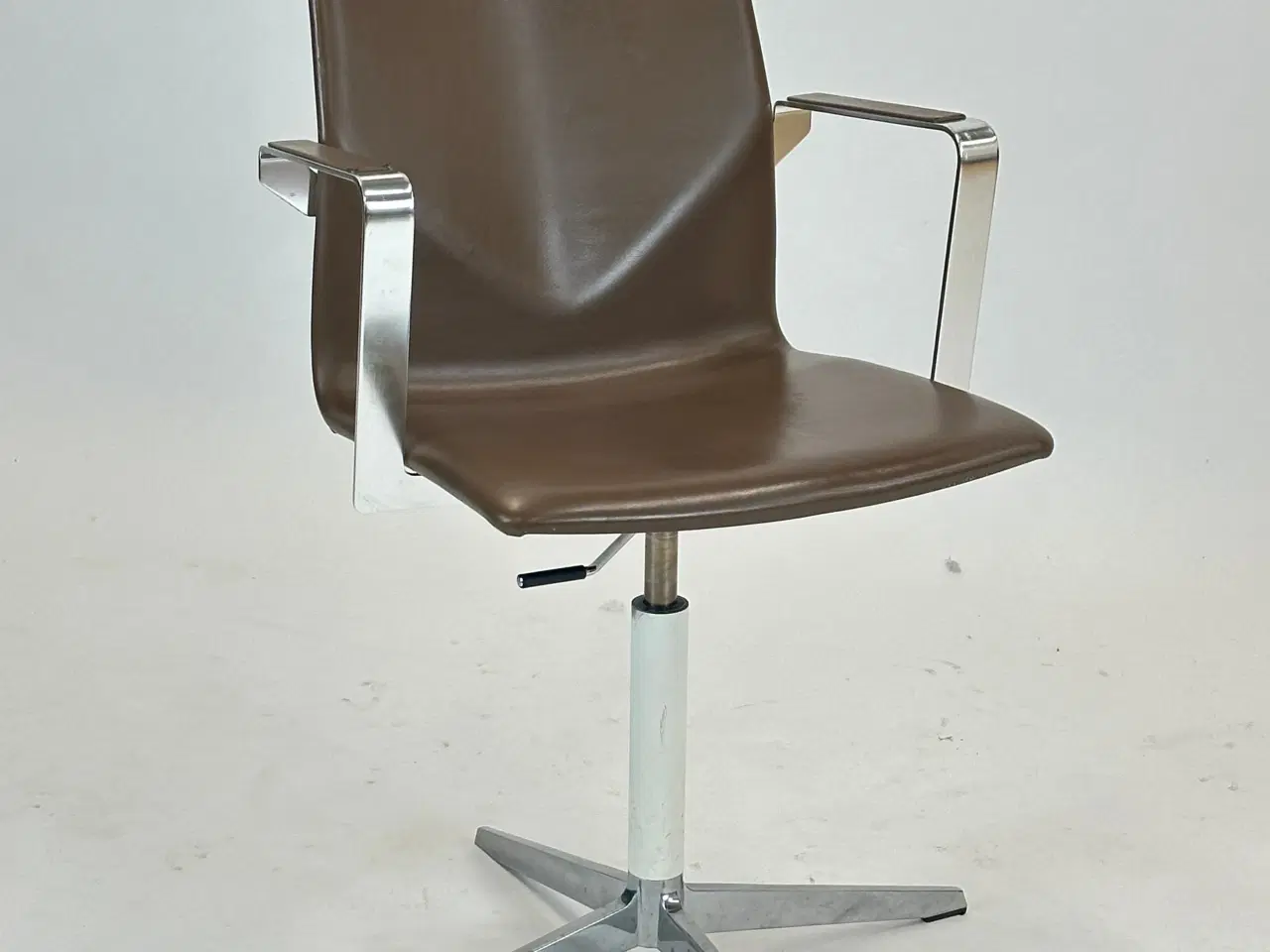 Billede 1 - Four Design - 4-Cast® XL Mødestol (Mørkebrun)
