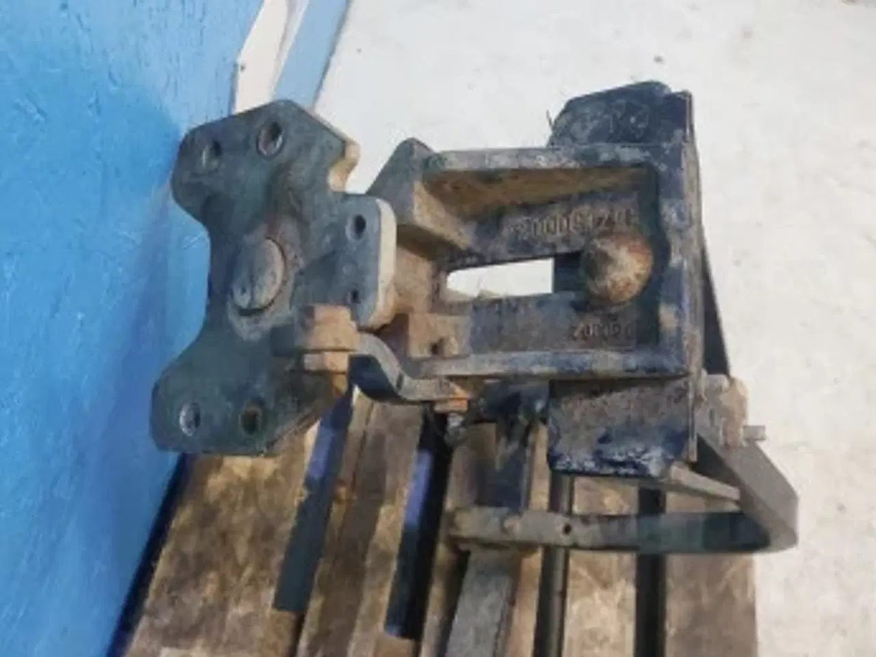 Billede 3 - Claas Axion 840 Stænkskærmsstøtte Venstre 7700074543