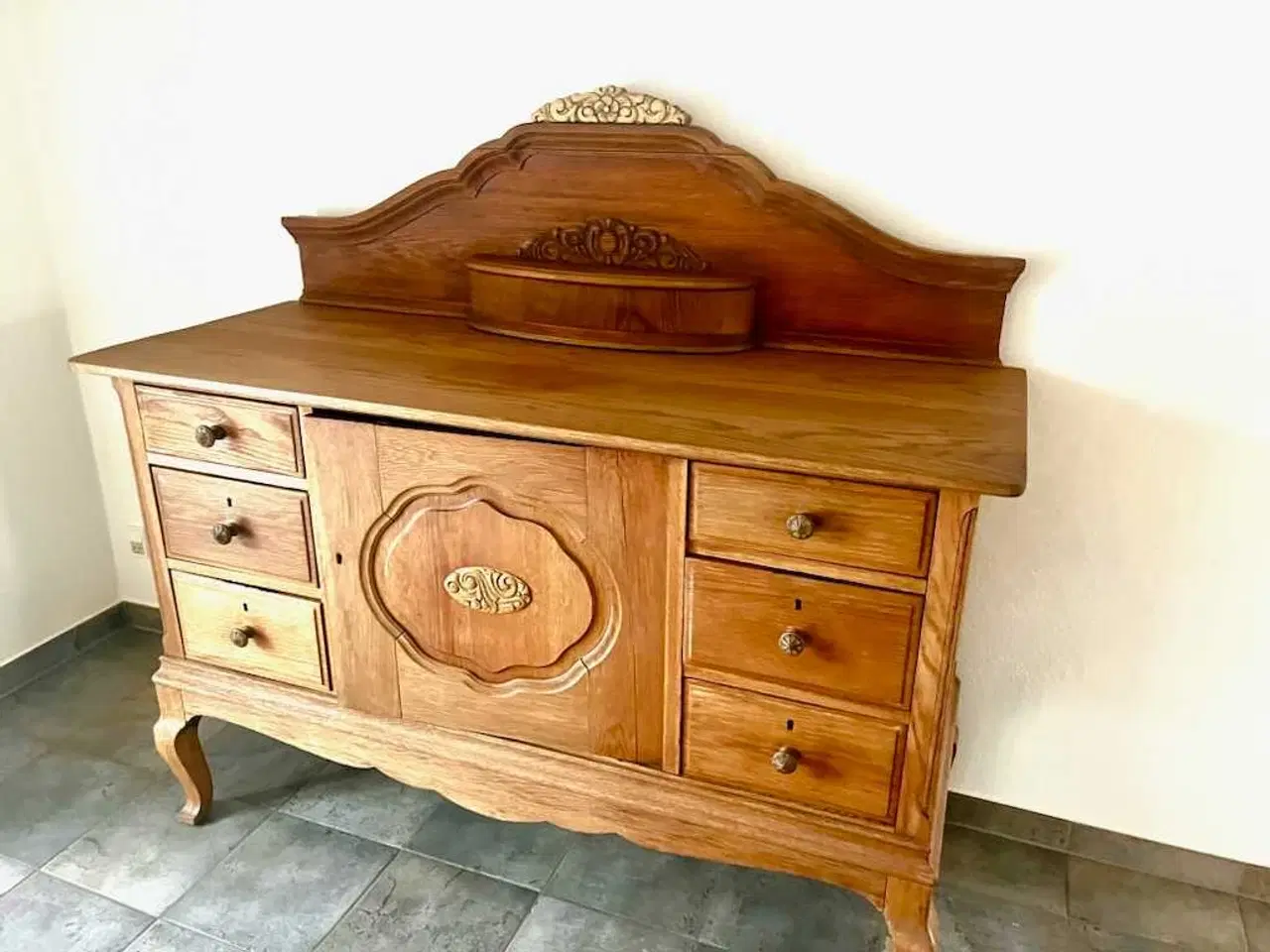 Billede 1 - Flot, gammel skænk sælges.