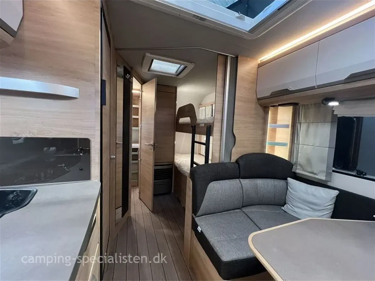 Billede 9 - 2024 - Knaus Südwind 580 QS   En flot Knaus Südwind 580 QS 2024 den perfekte løsning til børnefamilien - kan nu opleves hos Camping-Specialisten.dk Silkeborg