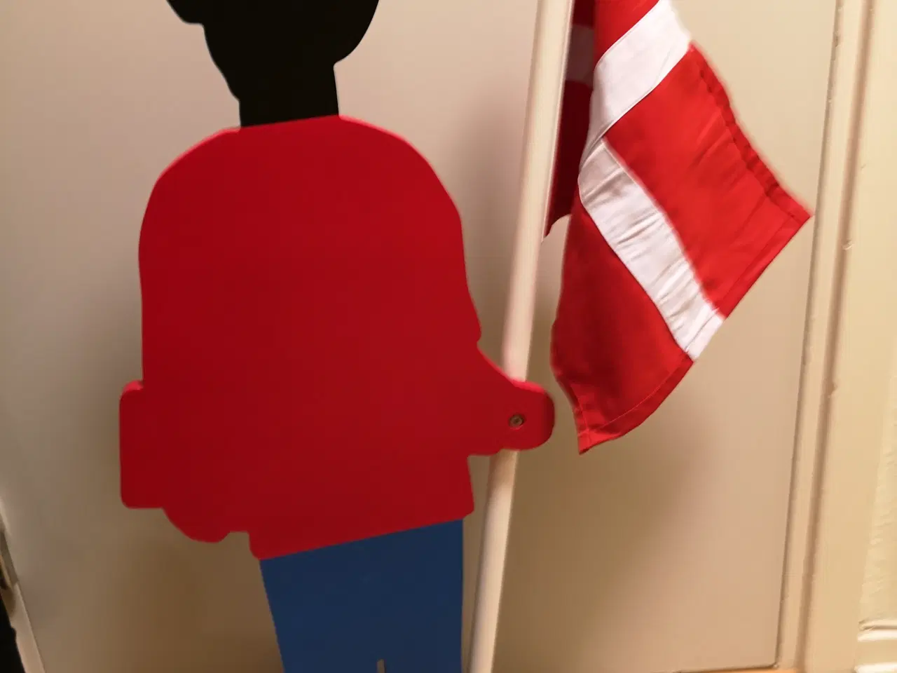 Billede 6 - Fødselsdagsgarder   Garderen måler 95 cm.