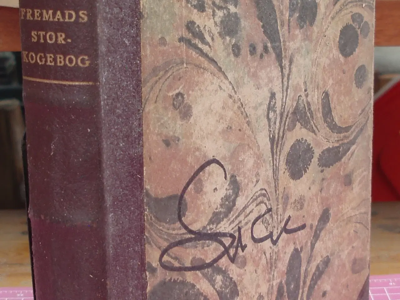 Billede 1 - Fremads Storkogebog af Kirsten Hüttemeier