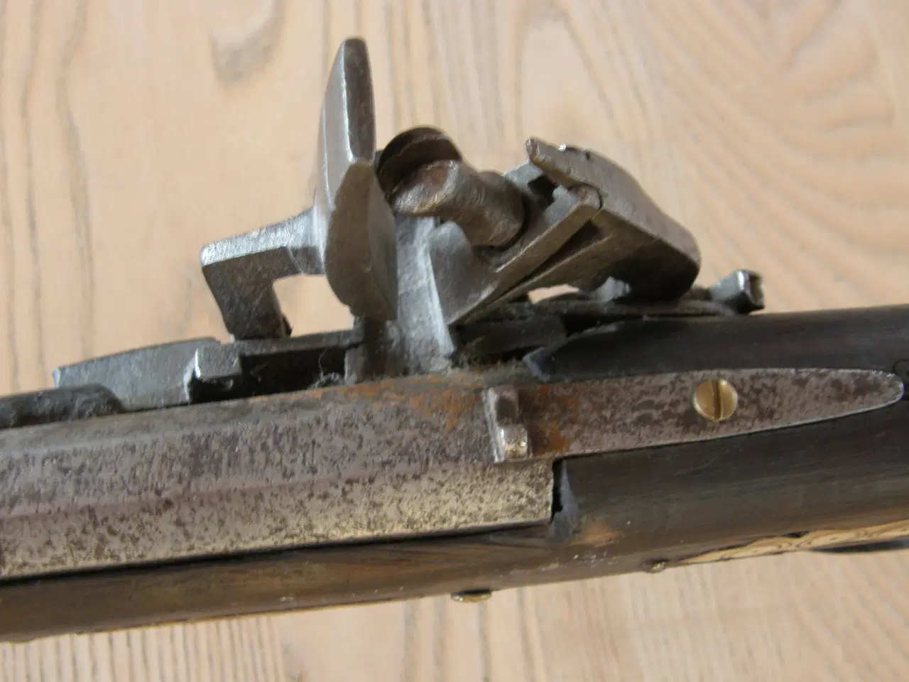 Billede 8 - Antik flintelåsgevær.