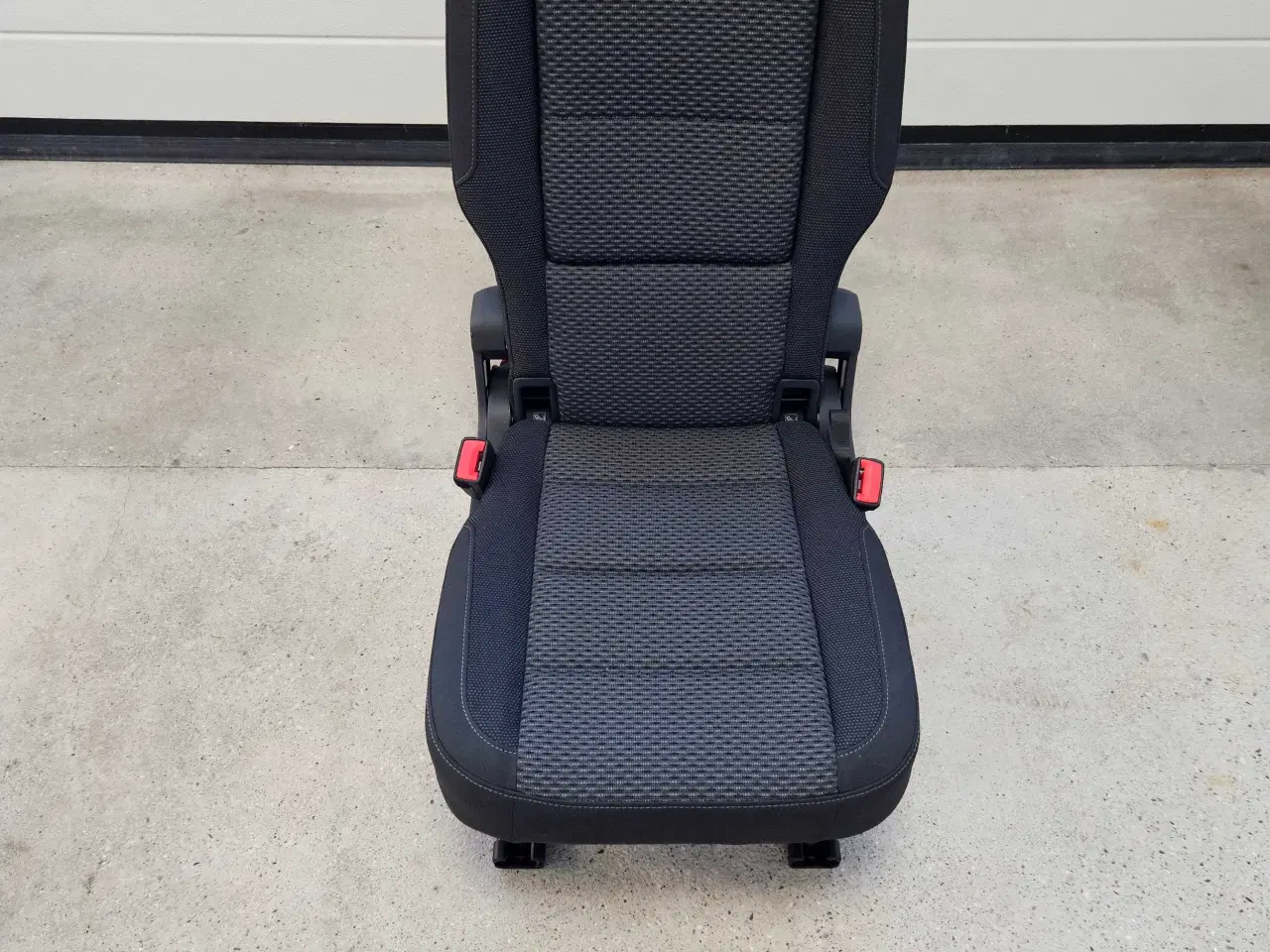 Billede 1 - Vw Touran årgang 2019 1stk midterste bagsæde 