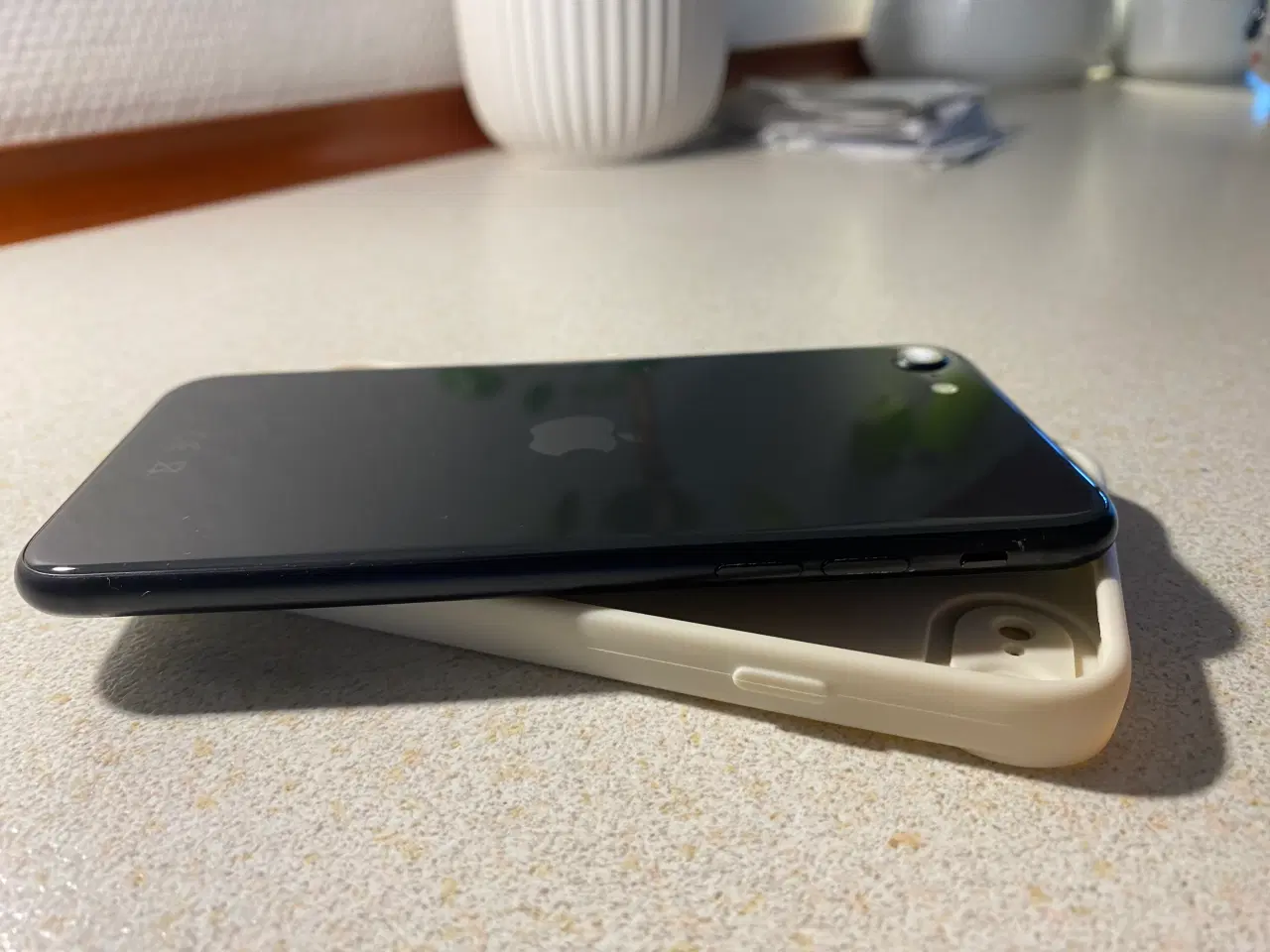 Billede 3 - Meget velholdt IPhone SE 2020