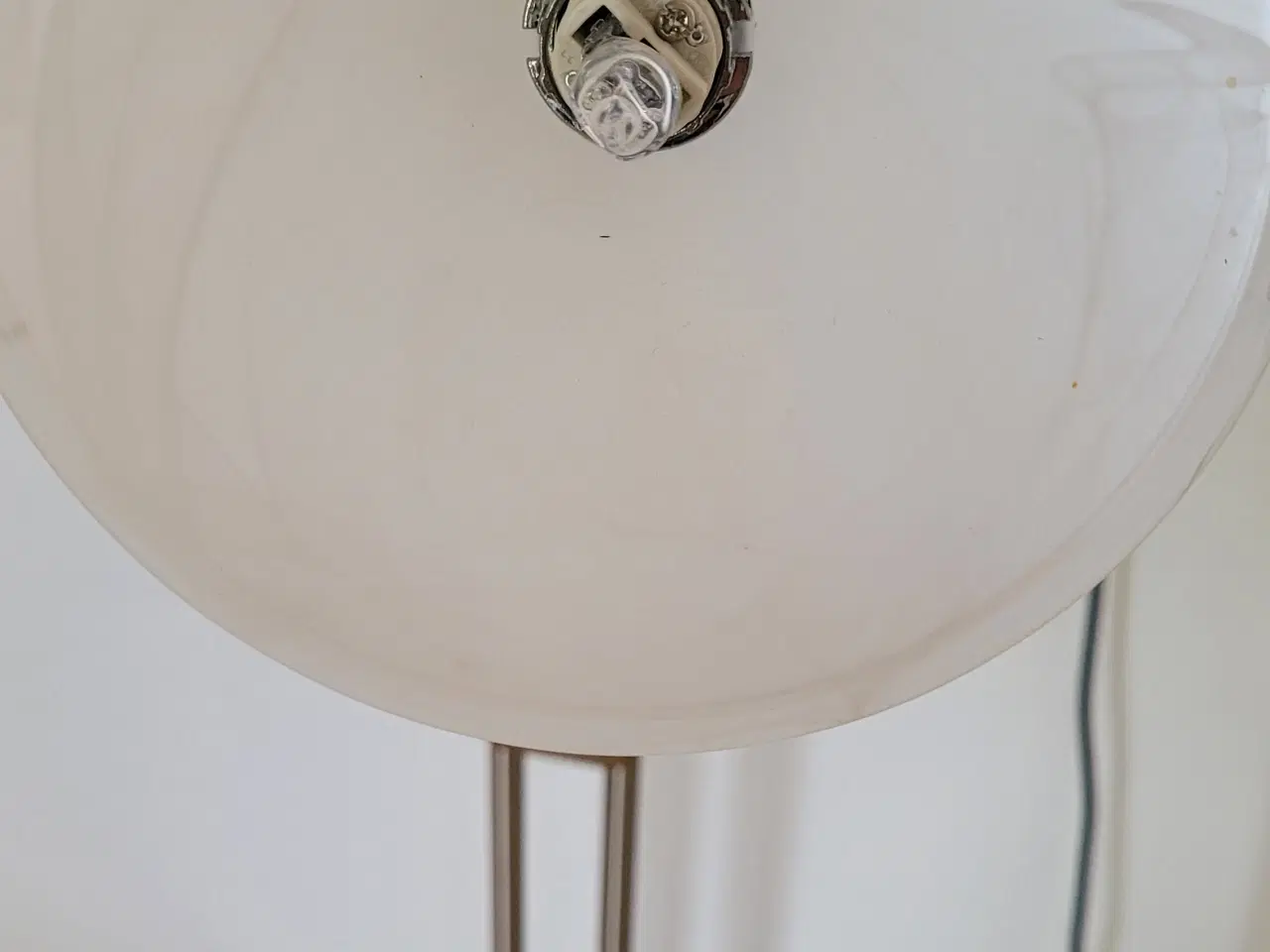 Billede 3 - Tidløs gulvlampe fra Nordlux