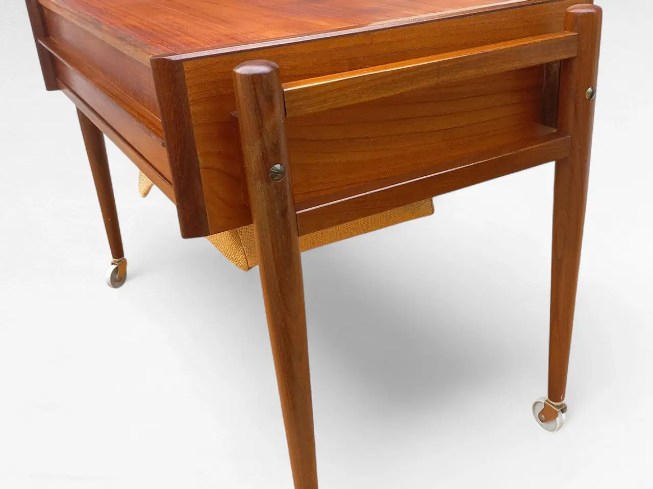 Billede 3 - Elegant Teak Sybord/Sidebord fra 1960’erne – Dansk